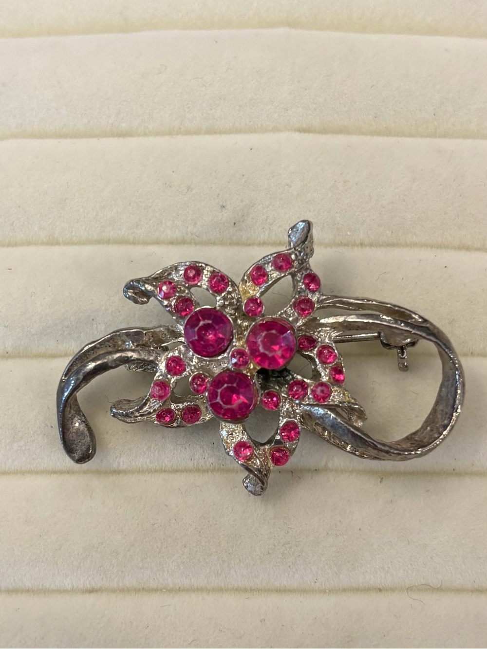 Vintage Silver Tone Pink Rhinestone Flower On Ribbon Brooch Pin Costume Jewelry